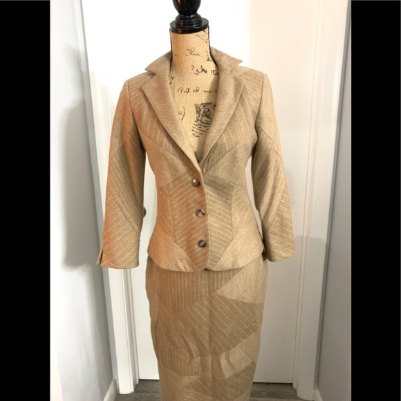 Bill Blass New York Striped Tan 2 Piece Suit - Picture 2 of 8